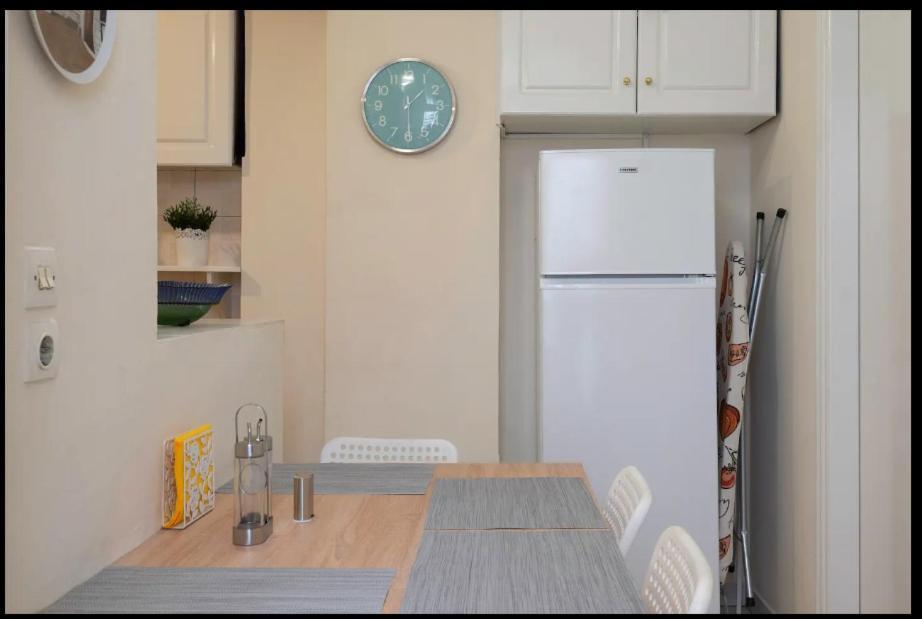 Classic Luxury Apartment, 3 Km Form Acropoli, 5km From The Athens