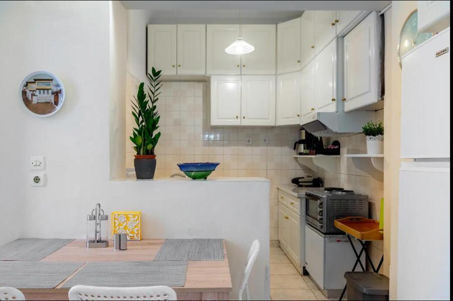Classic Luxury Apartment, 3 Km Form Acropoli, 5km From The Apartment