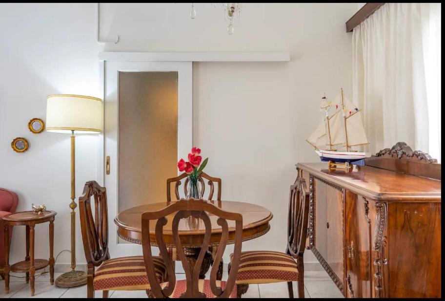 Classic Luxury Apartment, 3 Km Form Acropoli, 5km From The Apartment *